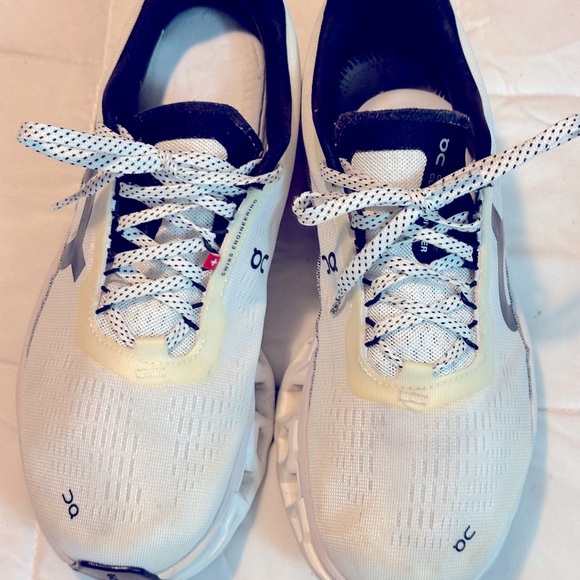 On Cloud White and Black size 9 running Shoe. - Picture 3 of 5